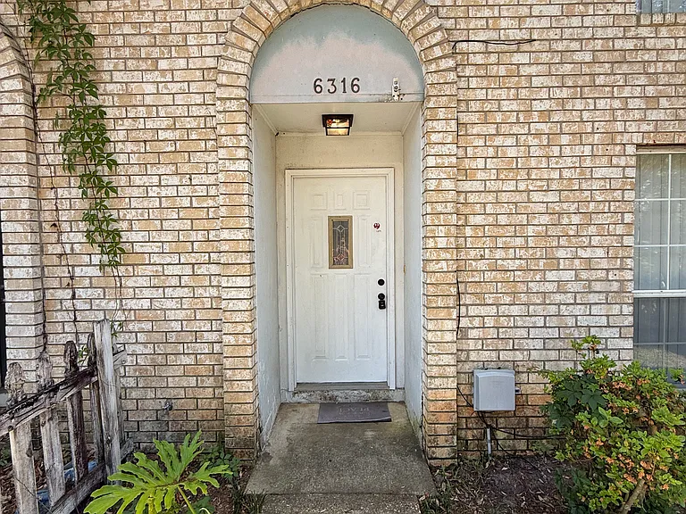 6316 Harvard Ct — Photo 2