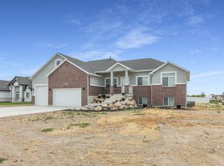 2543 W 3100 N, Farr West, UT 84404