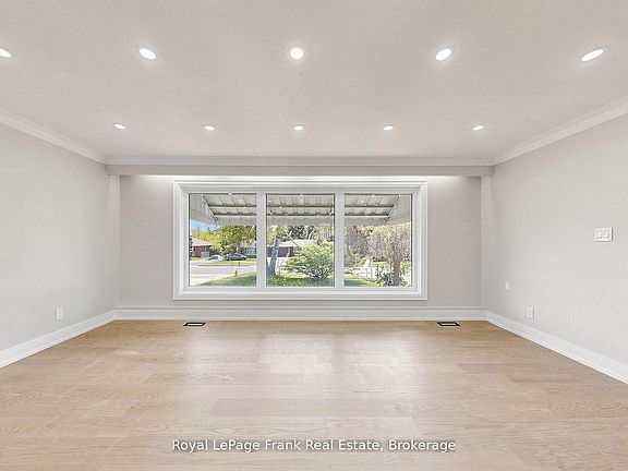 3rd image of 344 Rossland Rd E