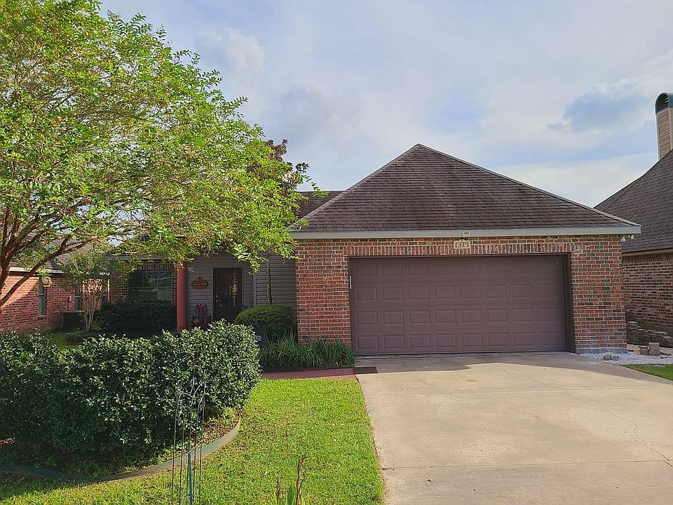 1st image of 107 Legend Creek Dr