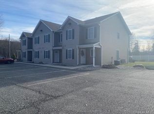 798 South St, Highland, NY 12528