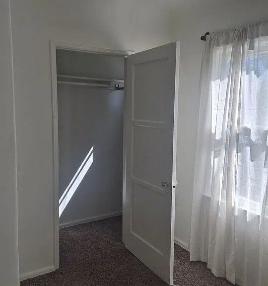 4424 S Victoria Ave — Photo 9