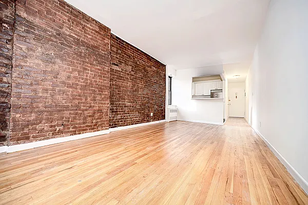 Rented by Urbane Brokerage | media 13