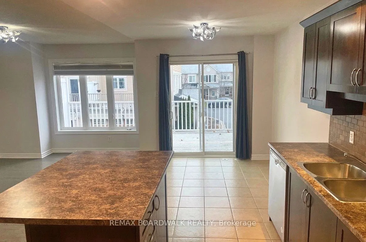 4 bed, $2,500 — Photo 4