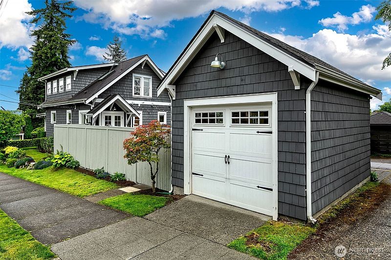 4th image of 5761 35th Avenue NE
