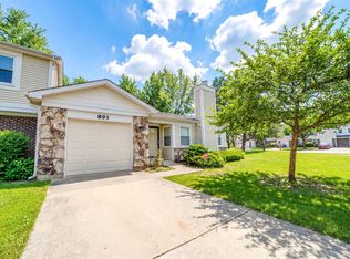 893 Colony Lake Dr, Schaumburg, IL 60194
