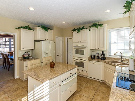 4th image of 10911 Tallow Wood Ln