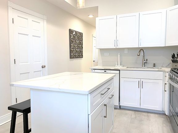 4th image of 1652 N Talman Ave APT 2