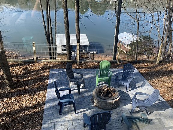 3rd image of 102 McKinney Cir