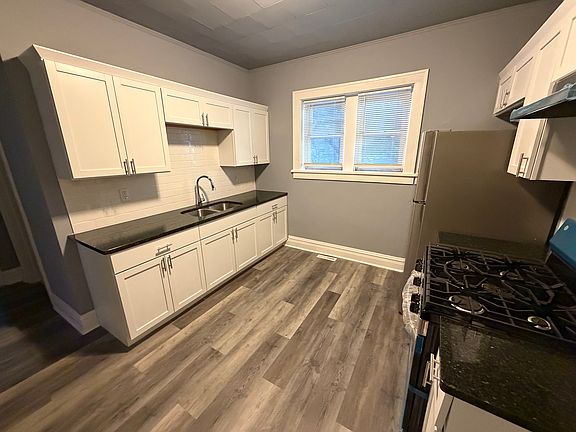 2nd image of 4020 Deodar St Unit B