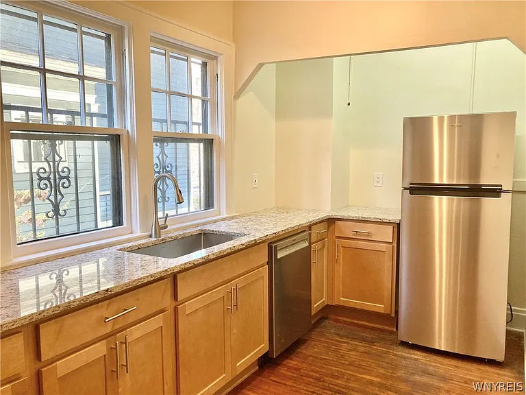 260 Summer St #1 — Photo 8