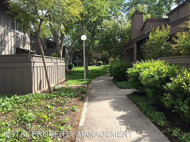 1st image of 208 Charter Oaks Cir