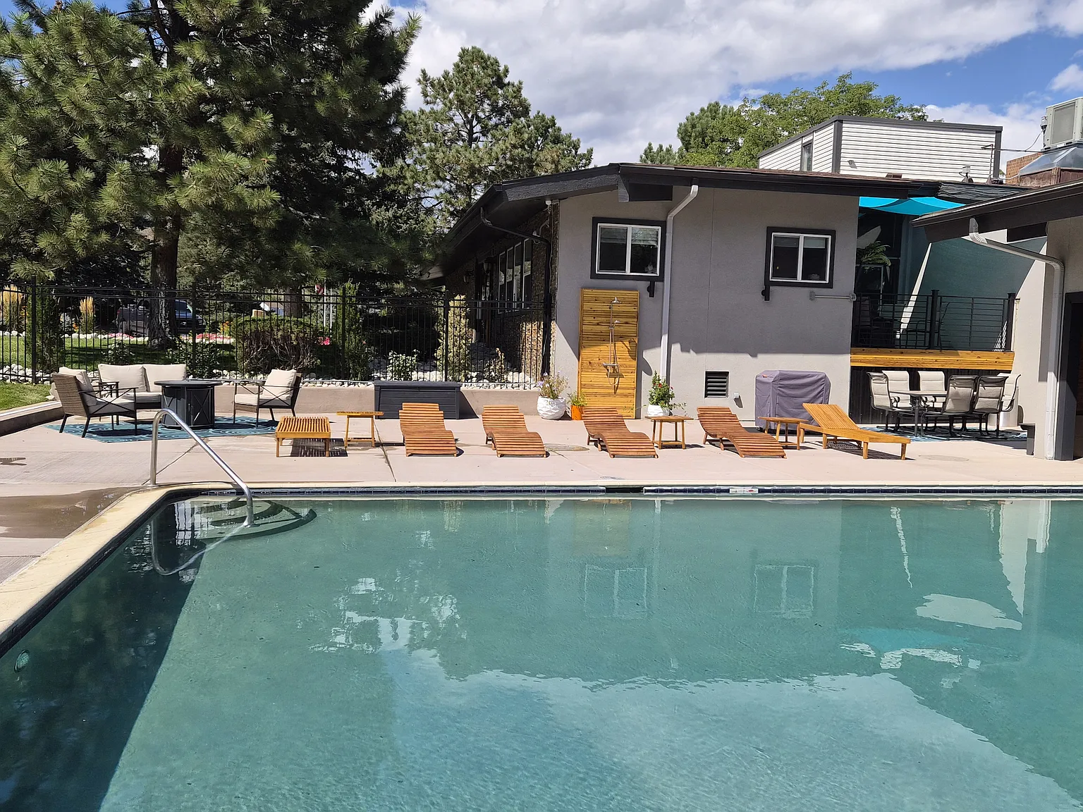 3 bed, 1050 sqft, $2,150 — Photo 3