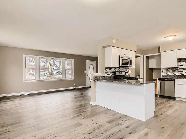 120 Roberts Rd — Photo 9