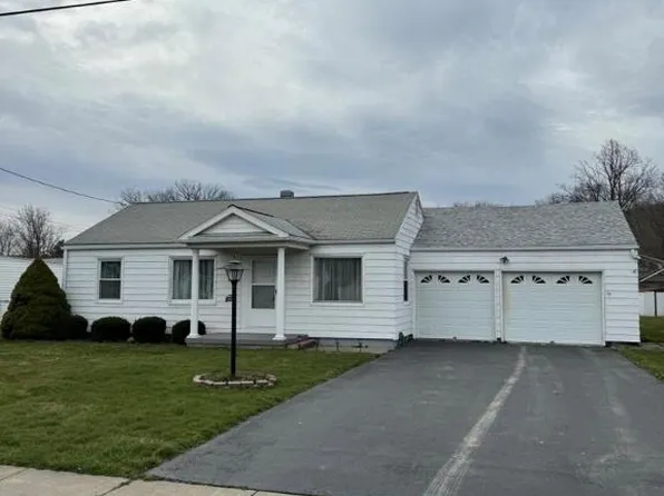 29 Charles St, Corning, NY 14830