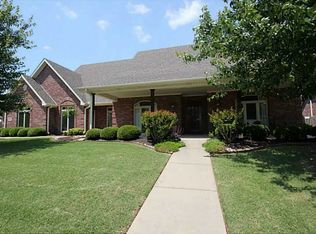 2319 N Hidden Creek Dr, Fayetteville, AR 72704