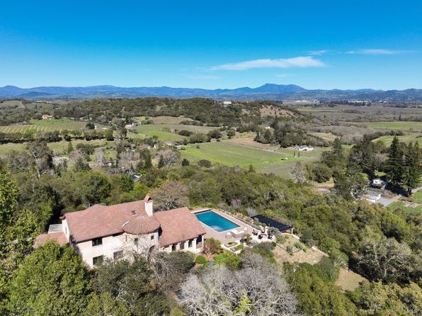 2405 Lewis Drive - 3bd/3ba, 3,142 sqft - in Sebastopol, CA