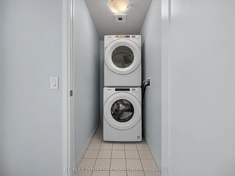 9000 Jane St #522 — Photo 22