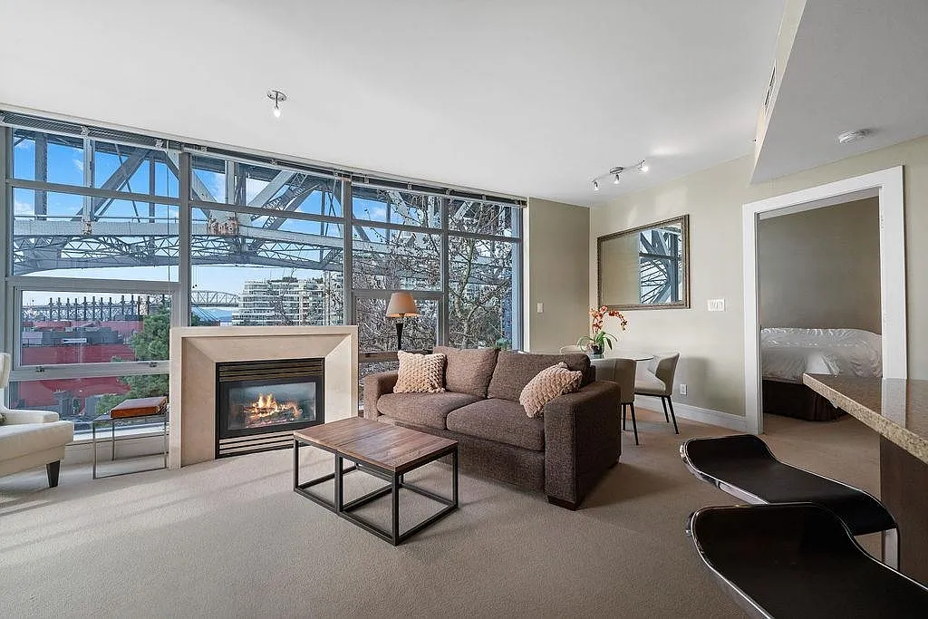 Building Photo - 628 Kinghorne Mews #505