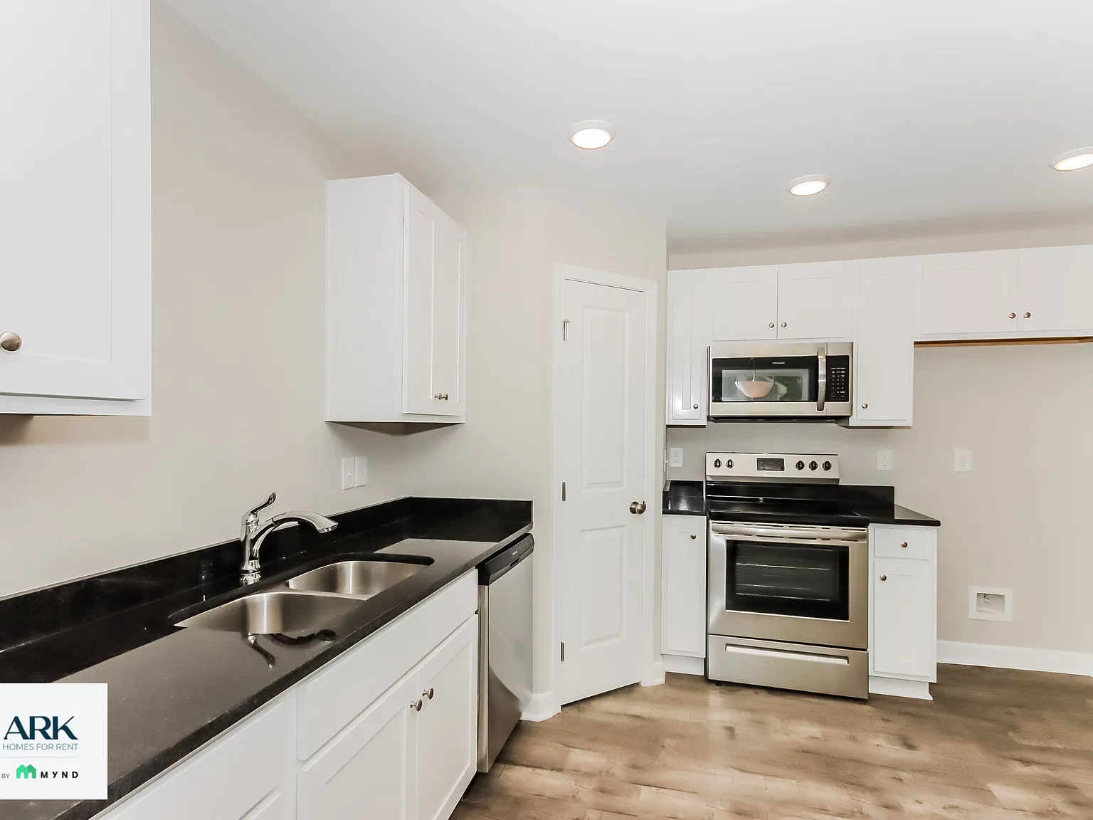 3 bed, 2.0 bath, 1176 sqft, $1,625 — Photo 3