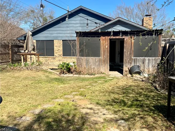 2901 Burning Tree Ct, Bryan, TX 77802