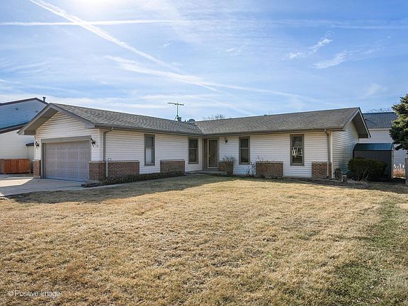 2nd image of 130 W End Rd