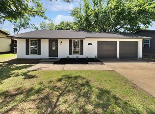 720 Tanglewood Dr, Hurst, TX 76053