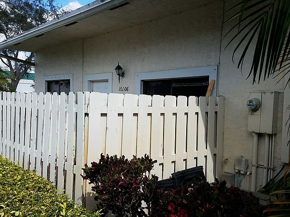 2nd image of 10106 NW 33rd Pl