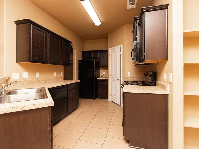 4602 Cambridge Dr #B — Photo 6