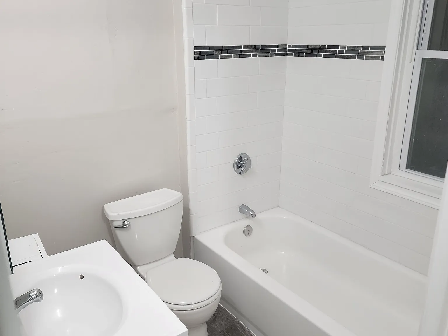 3 bed, 1250 sqft, $2,000 — Photo 2