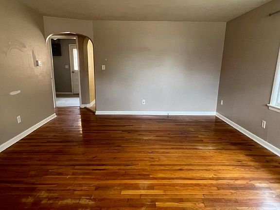 4th image of 521 W D St