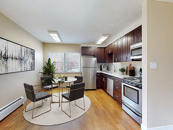 3rd image of 1421 Steele St APT 204