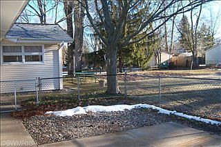 3rd image of 3804 Ivy Dr NE