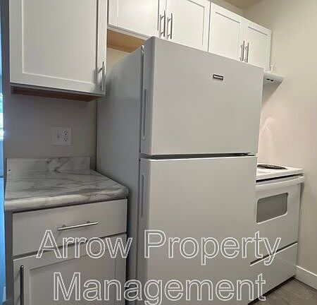 2nd image of 1315 F St APT 6