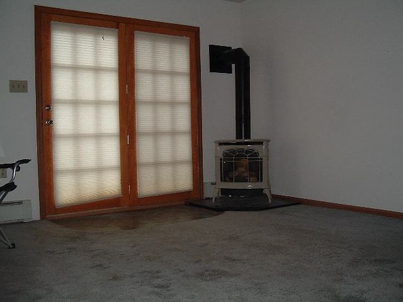 4th image of 60 DEANS MILL Road