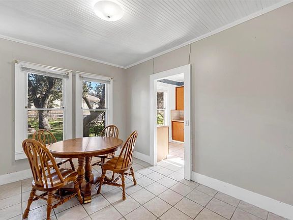 5th image of 415 Bedell Street