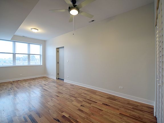 2nd image of 3804 W Montrose Ave #302