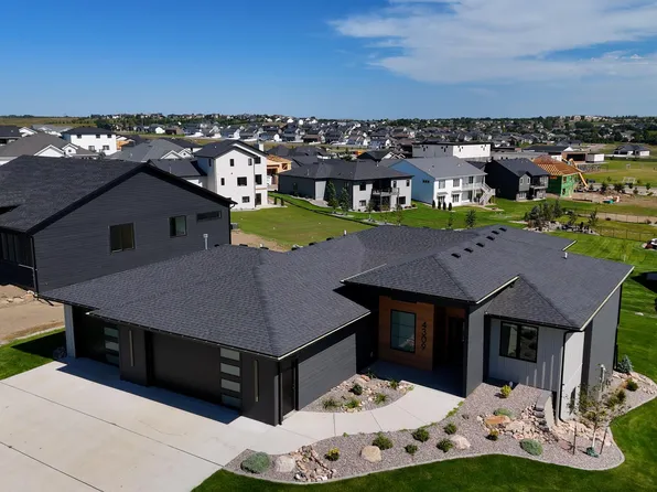 4309 Elk Ridge Dr, Bismarck, ND 58503