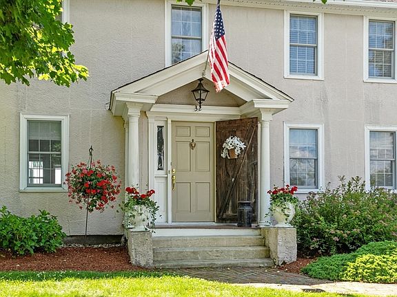 2nd image of 32 Osgood Rd
