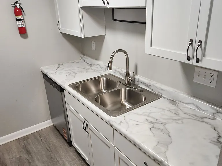 820 27th St #3D — Photo 3