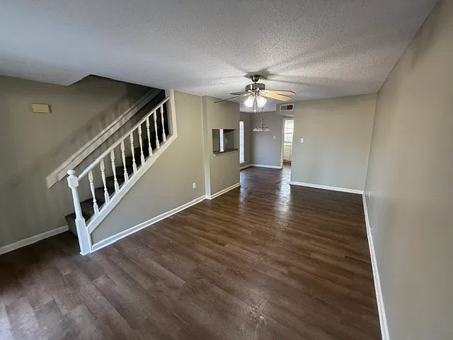 2 bed, 1.5 bath, 1150 sqft, $1,050 — Photo 4