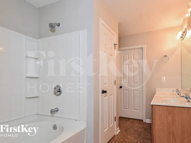 5004 Emberly Dr — Photo 9