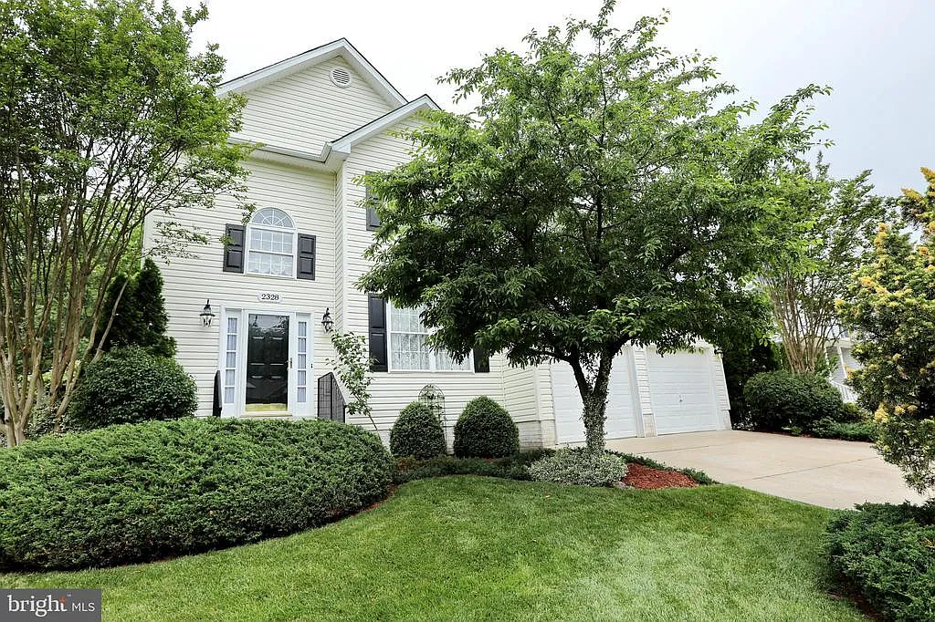 2328 Springdale Ln photo 1