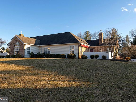 2nd image of 133 Village Way #5A