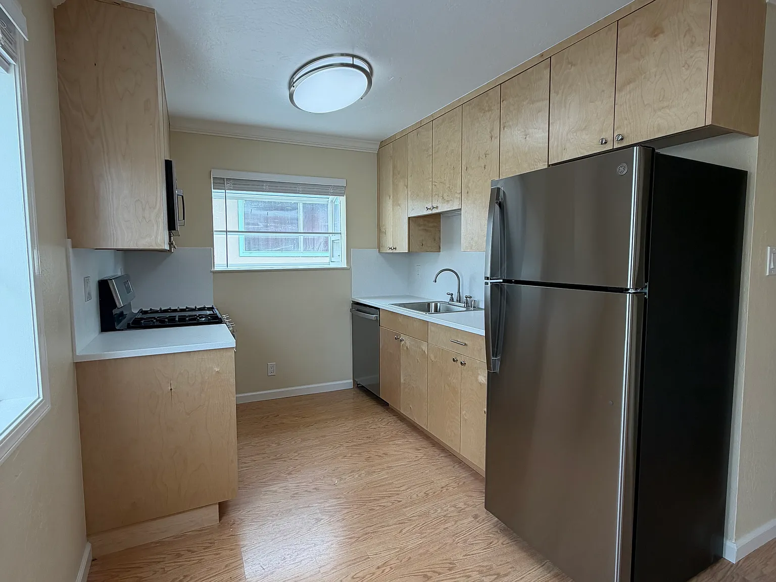 2 bed, 750 sqft, $3,350 — Photo 2