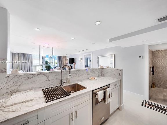 3rd image of 5838 Collins Ave #58382F