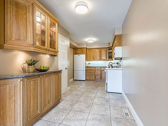 3rd image of 3016 Rymal Rd