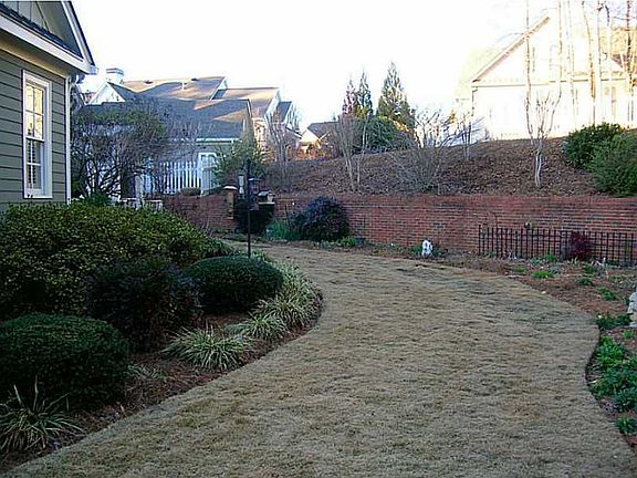 4th image of 780 Barrett Village Ln