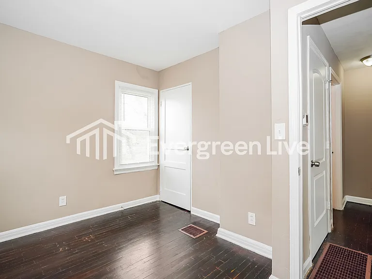 2272 Delavan Dr — Photo 8