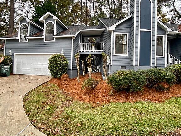 2 car garage & access to apt